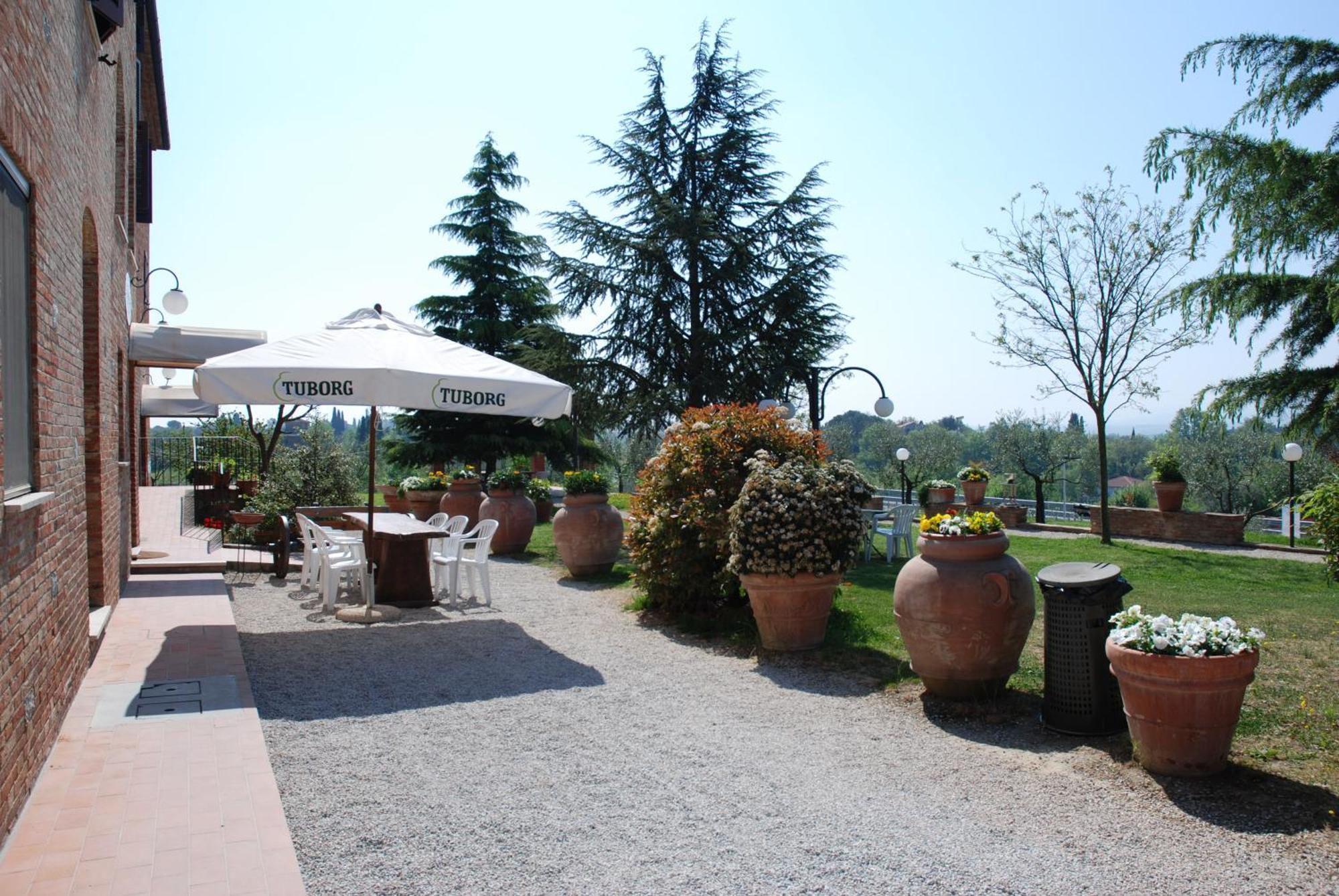 Albergo La Foresteria Bettolle Exterior foto