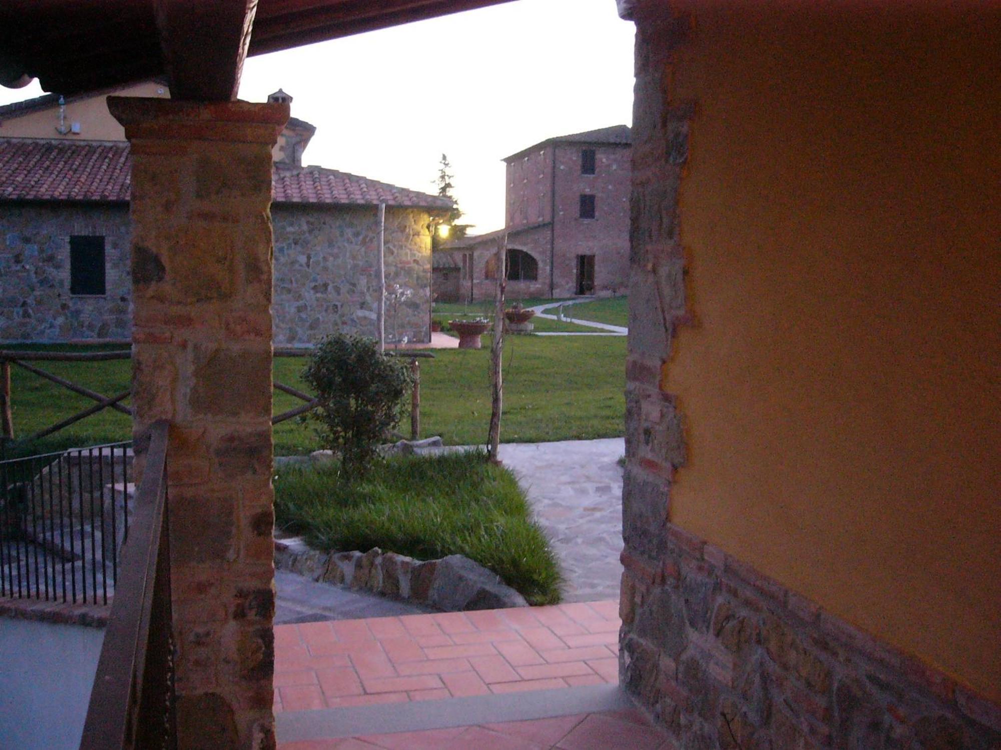 Albergo La Foresteria Bettolle Exterior foto