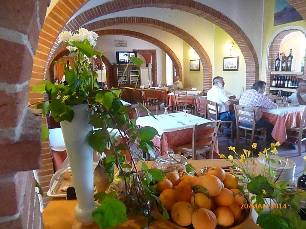 Albergo La Foresteria Bettolle Exterior foto